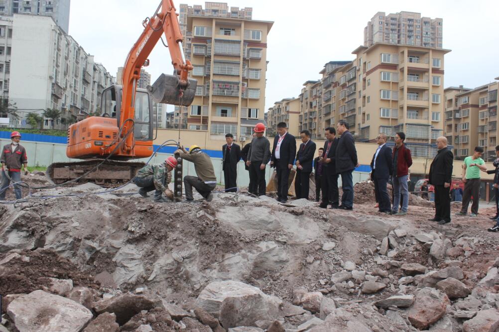 實(shí)業(yè)興邦,產(chǎn)業(yè)報(bào)國:2017,擼起袖子加油干 實(shí)業(yè)興邦,產(chǎn)業(yè)報(bào)國:2017,擼起袖子加油干