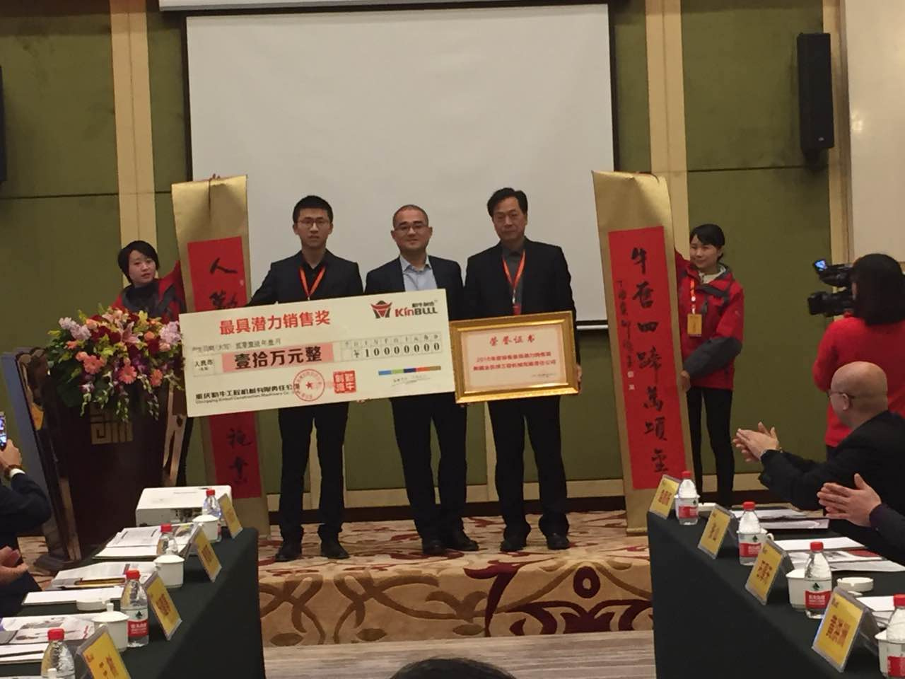 實(shí)業(yè)興邦,產(chǎn)業(yè)報(bào)國:2017,擼起袖子加油干 實(shí)業(yè)興邦,產(chǎn)業(yè)報(bào)國:2017,擼起袖子加油干