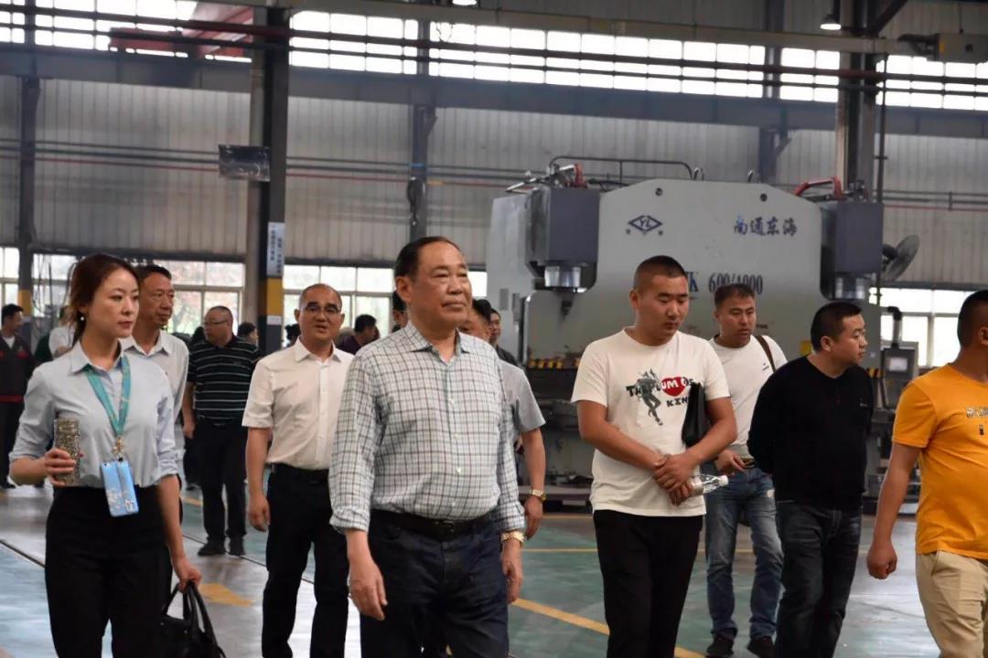 熱烈歡迎南京輪挖協(xié)會考察團(tuán)走進(jìn)勤牛參觀交流 熱烈歡迎南京輪挖協(xié)會考察團(tuán)走進(jìn)勤牛參觀交流