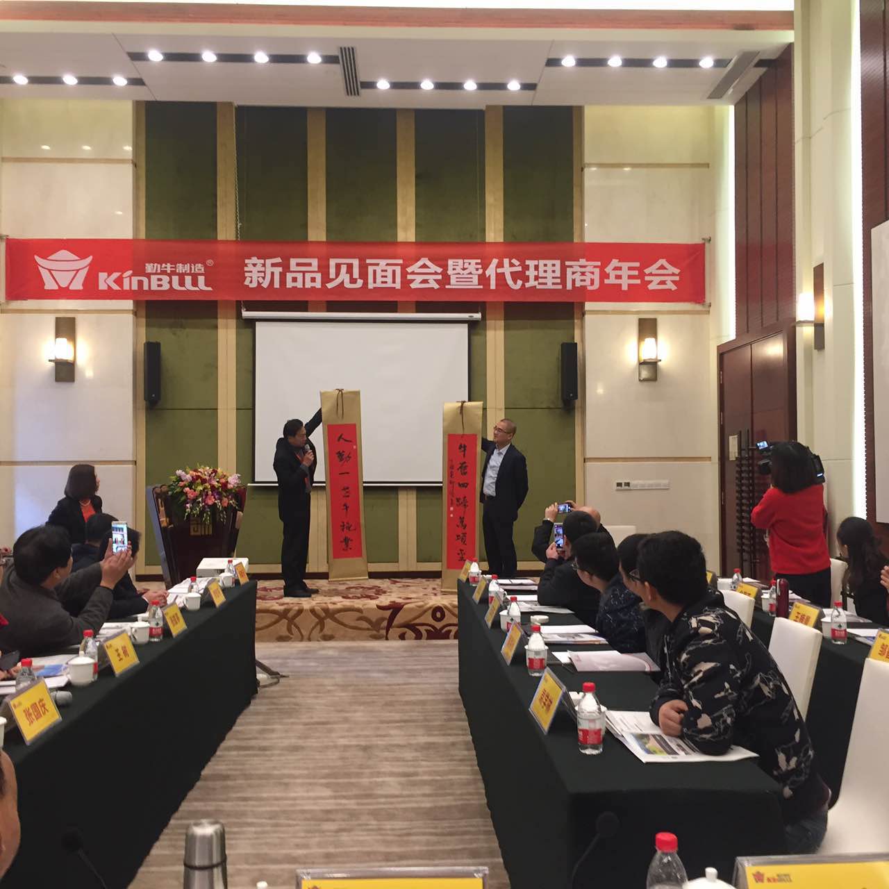 實(shí)業(yè)興邦,產(chǎn)業(yè)報(bào)國:2017,擼起袖子加油干 實(shí)業(yè)興邦,產(chǎn)業(yè)報(bào)國:2017,擼起袖子加油干